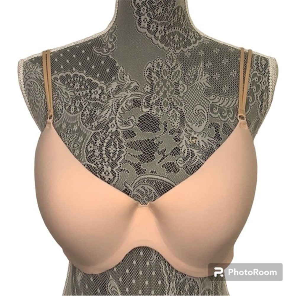 Wacoal 38D beige molded cup bra.  Adjustable straps.Light padding.Underwire. EUC
